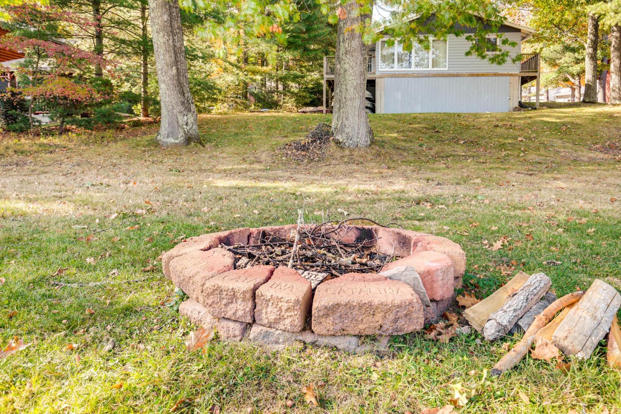 Lakefront Eagle River Cottage With Private Dock Exterior foto