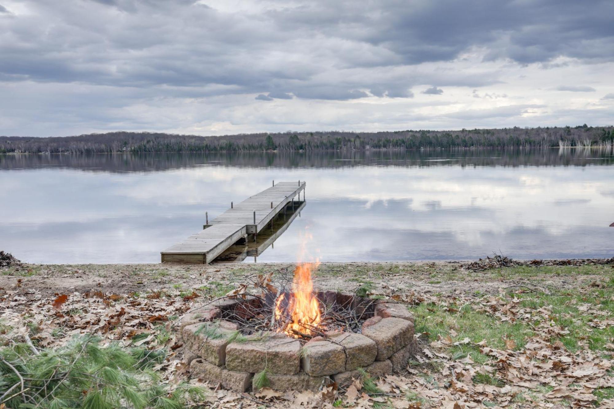 Lakefront Eagle River Cottage With Private Dock Exterior foto